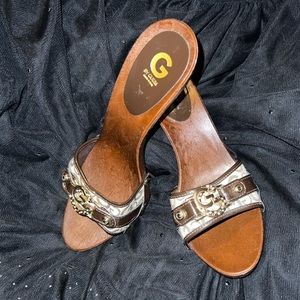 Guess open toed pumps